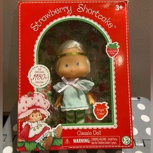Strawberry Shortcake “Angel Cake” Classic doll